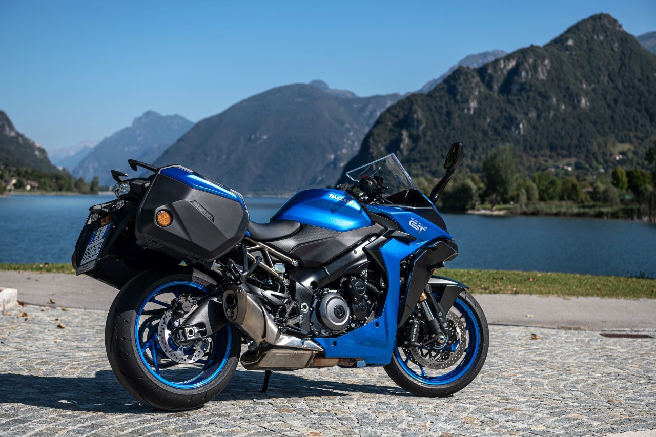 Suzuki GSX-S1000GT: vacanze nello spazio